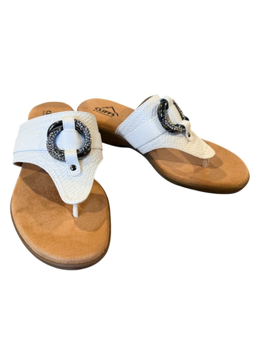 Cliffs by WHITE MOUNTAIN White Benedict Thong Sandals Decorative Ring Size 7.5